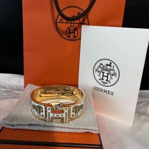 Brand new Hermes clic clack GM bangle. Full inclusion never use.